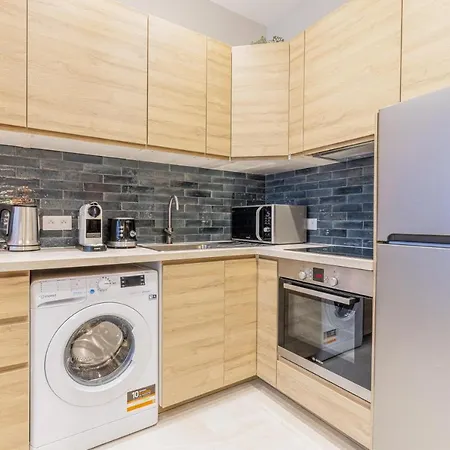 Spacious - 4br-10p - Center *